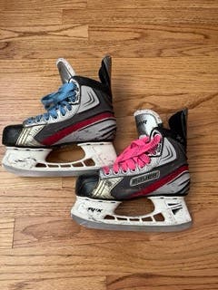 Junior Used Bauer Vapor X2.0 Hockey Skates Regular Width Size 2