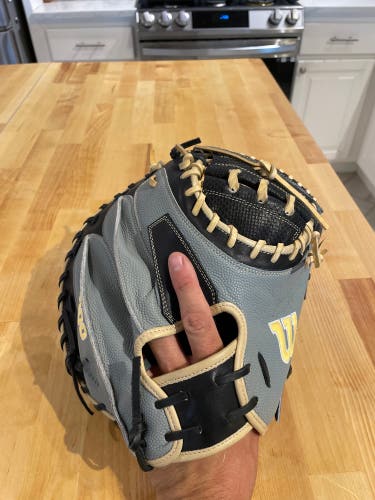 Wilson A2000 catchers glove - brand new 33.5” spin control