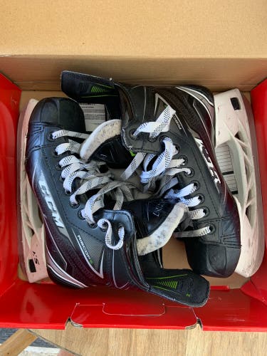 Junior CCM Regular Width  Size 4.5 RibCor 76K Hockey Skates