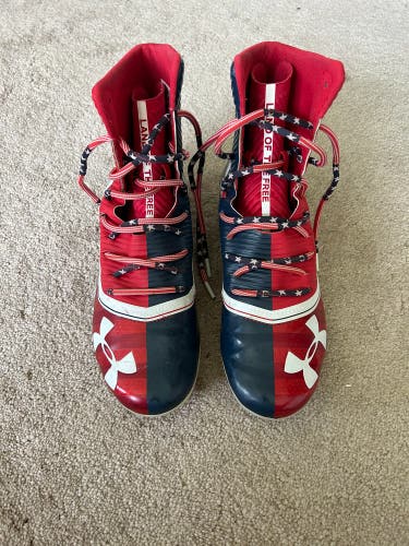 USA Under Armour Highlight Cleats Size 10