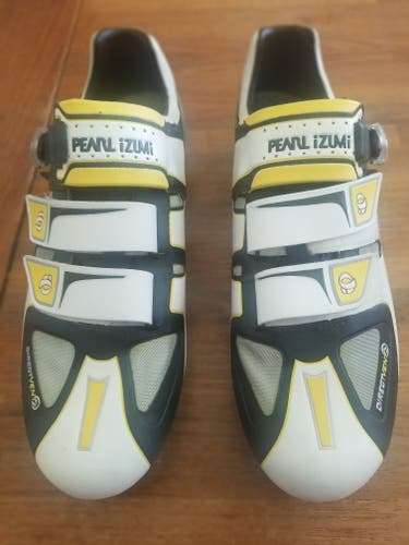Pear Izumi P.R.O. Unidirectional Carbon Fiber Road Cycling Shoe. Size 44  Like New
