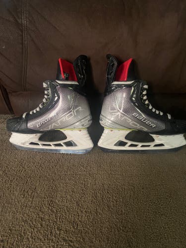 Senior Bauer   Size 7 Vapor Hyperlite Hockey Skates
