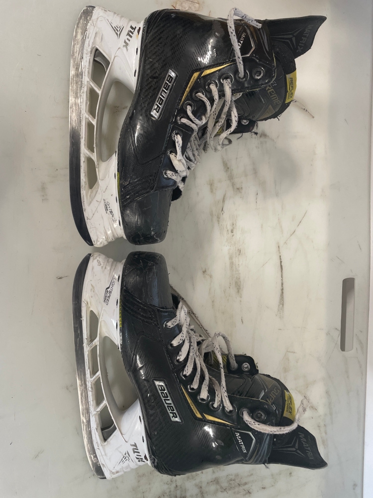 Used Bauer Regular Width   Size 6.5 Supreme Matrix Hockey Skates