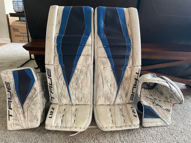 Senior Used True L12.2 Leg Pads with Matching Gloves