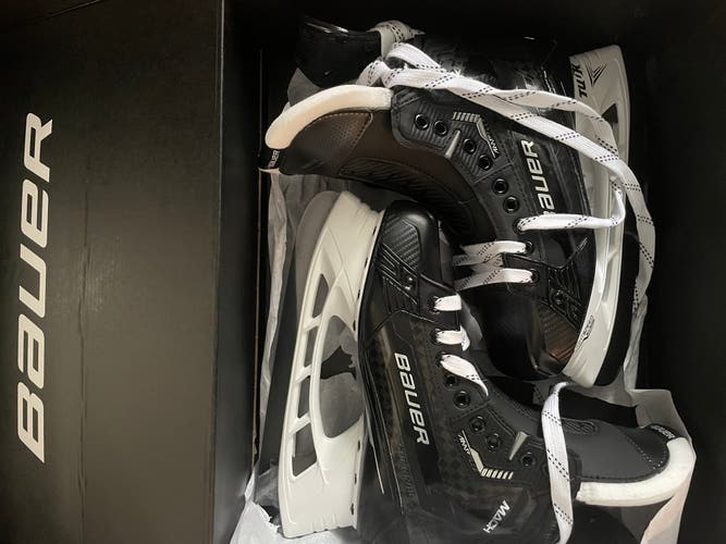 New Bauer Wide Width  Pro Stock Size 7.5 Supreme Mach Hockey Skates