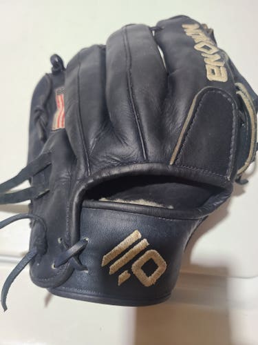 Used Right Hand Throw Nokona Baseball Glove 11.75"