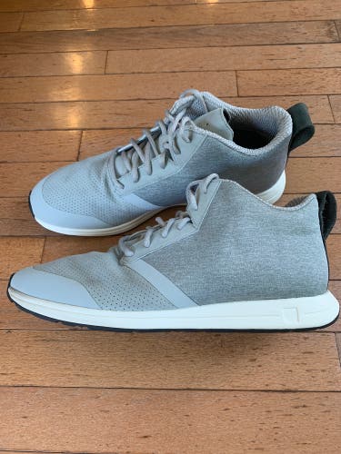 York Athletics size 12 The Henry Mid