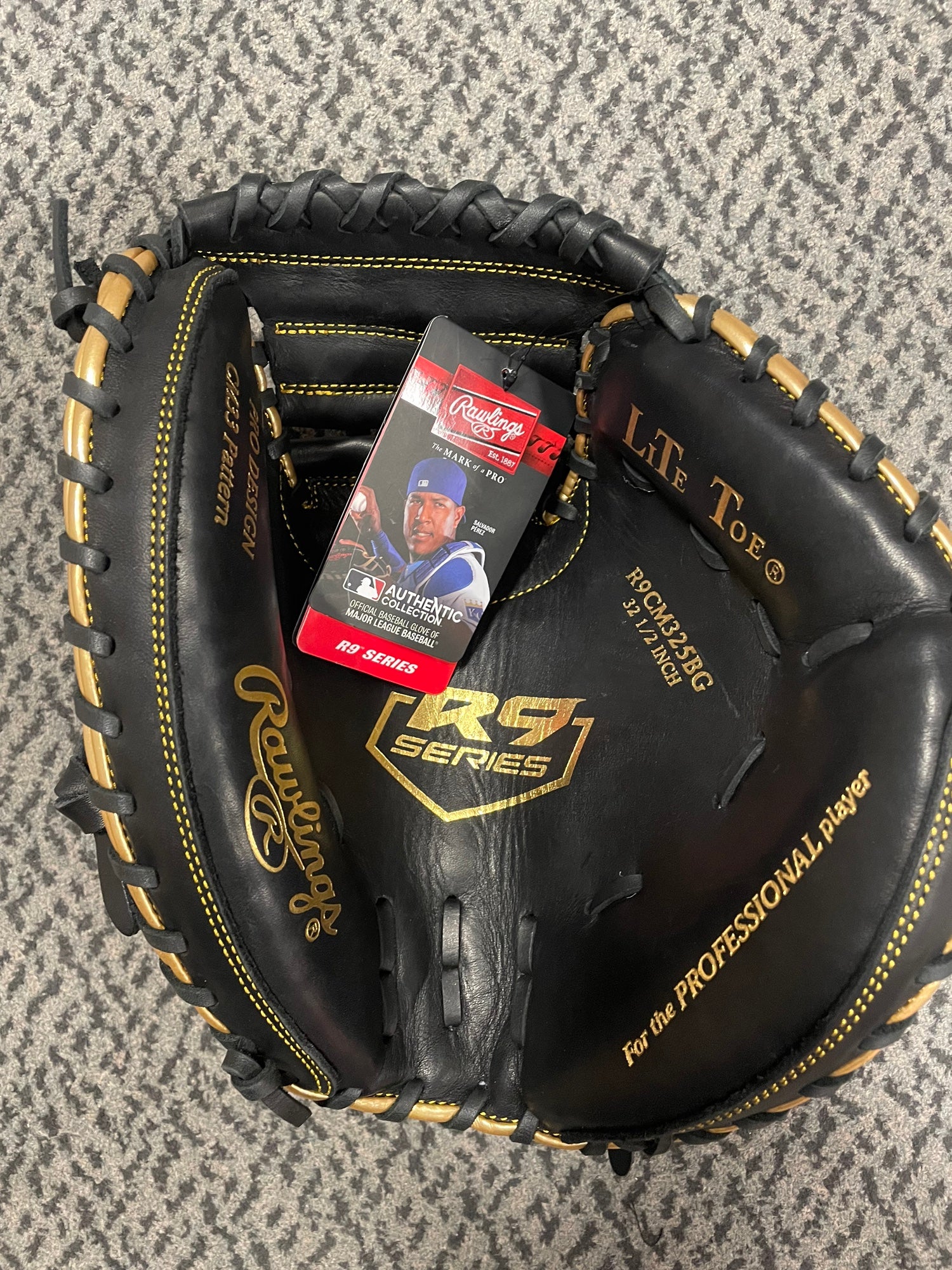 2021 R9 Series 32.5-Inch Catcher's Mitt