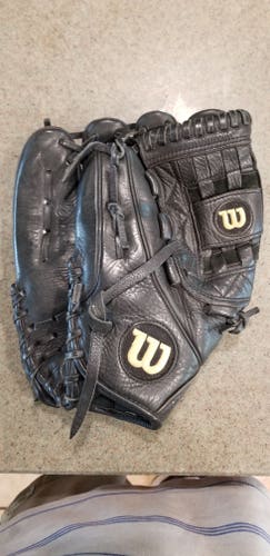 Used Wilson Left Hand Throw Infield A1000 Baseball Glove 12"