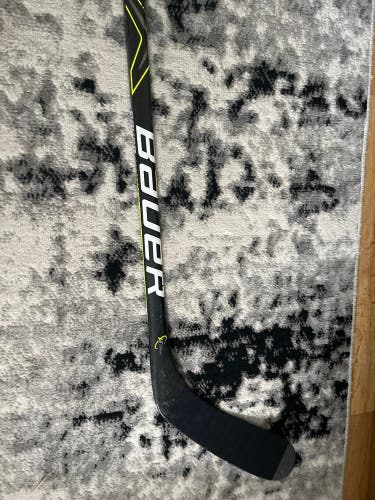 Intermediate Left Hand P92  Vapor 2x Hockey Stick
