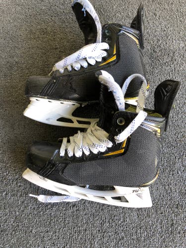 AHL Stock Bauer Supreme 2S Pro 8.5 Wide Hockey Skates