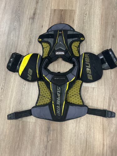 Used Medium Bauer Supreme 1S Shoulder Pads