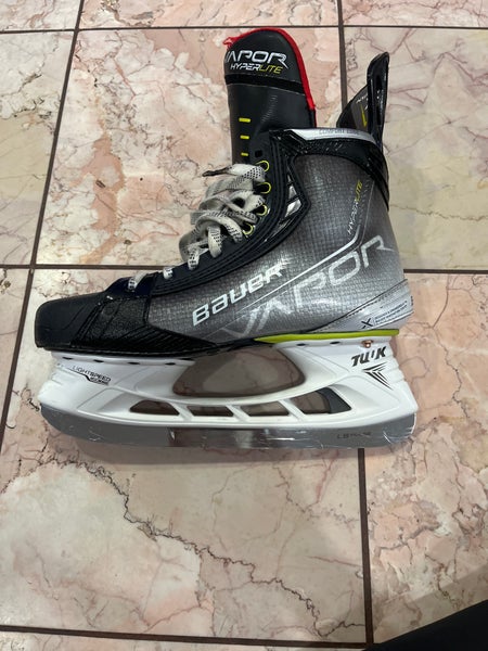 Used Bauer Size 9.5 Vapor Hyperlite Hockey Skates
