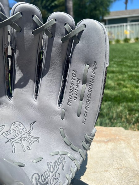 New - GAMEDAY 57 SERIES KOLTEN WONG HEART OF THE HIDE GLOVE | SidelineSwap