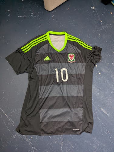 Barely used Wales 2018 World Cup Jersey Men's XL  Adidas