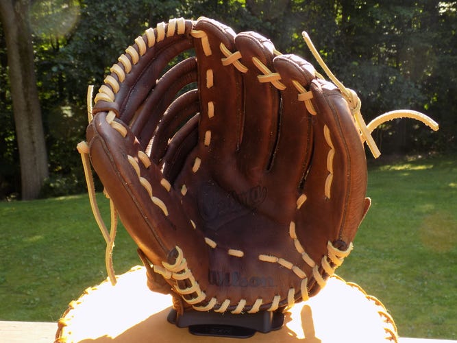 Used Wilson Outfield Right Hand Throw A800 Baseball Glove 12.25"