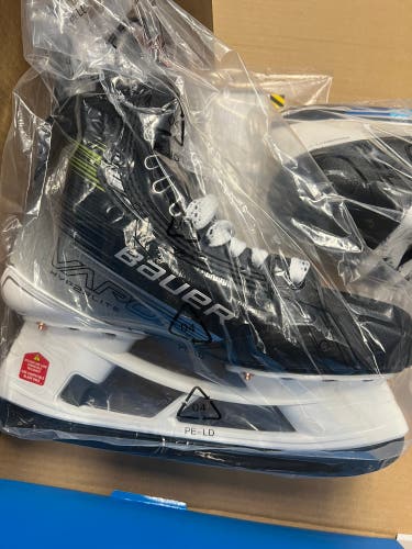New Bauer Size 9 Vapor Hyperlite 2 Hockey Skates