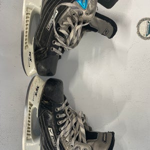 Used Bauer Regular Width   Size 5.5 Supreme Elite Hockey Skates