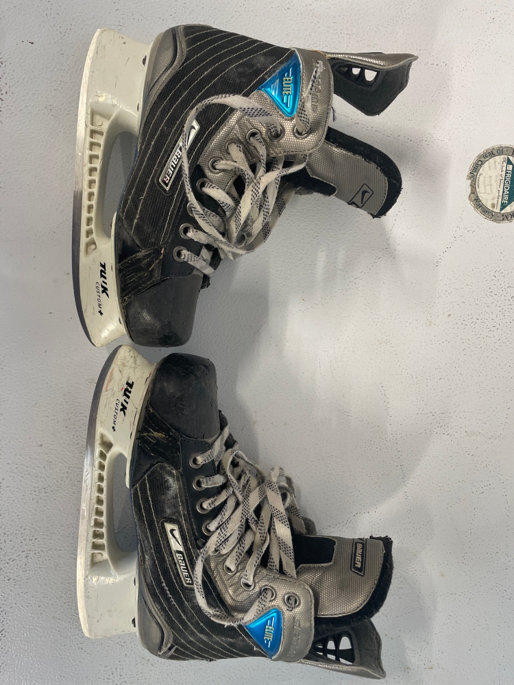 Used Bauer Regular Width   Size 5.5 Supreme Elite Hockey Skates
