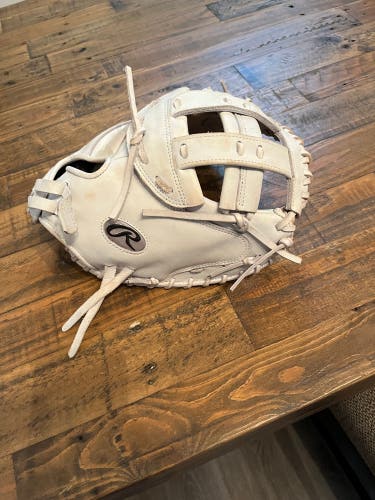 2023 Right Hand Throw 34" Liberty Advanced Softball Glove