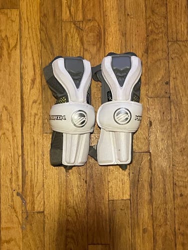New Medium/Large Maverik Rome Arm Pads
