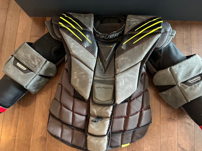 Large Bauer Hyperlite Chest Protector