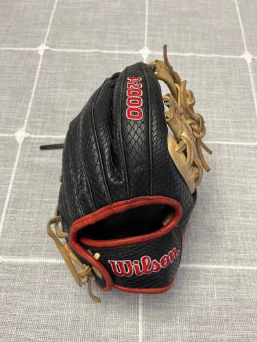 Infield 11.25" A2000 Baseball Glove