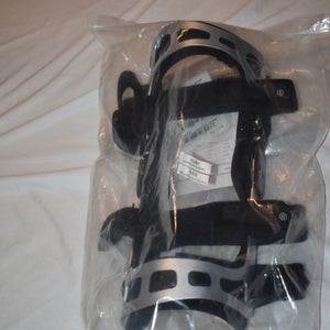 NEW - ARYSE METFORCE+ OA Knee Brace, Large, Right