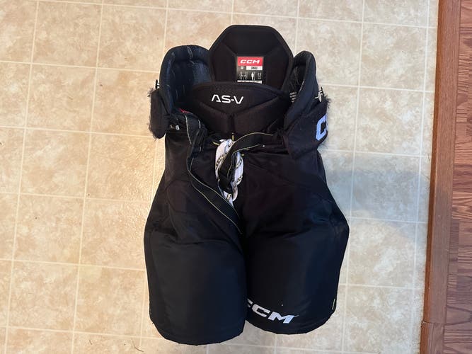 Senior Used Small CCM Tacks AS-V Hockey Pants +1