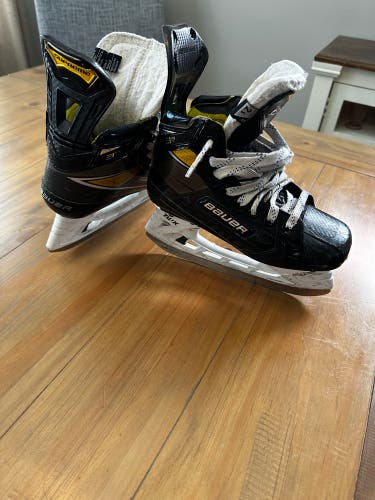 Used Bauer Size 2.5 Supreme 3S Pro Hockey Skates