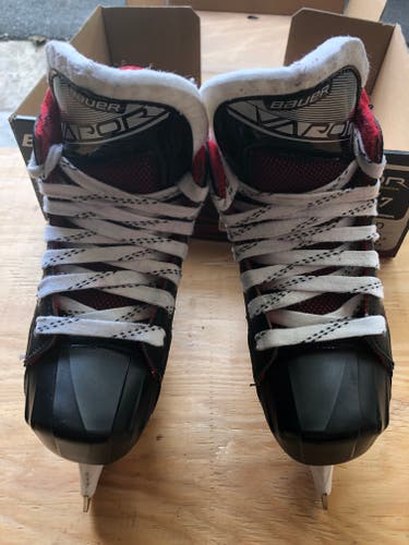 Junior Used Bauer Vapor X2.7 Hockey Goalie Skates Regular Width Size 1.5