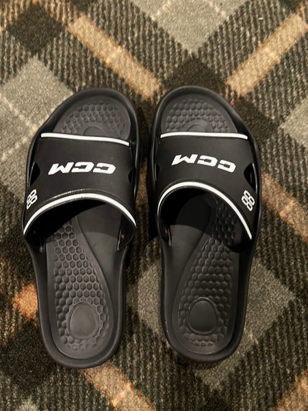 Ccm Flip flops size 11