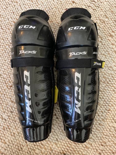 Used CCM Tacks 9550 Shin Pads