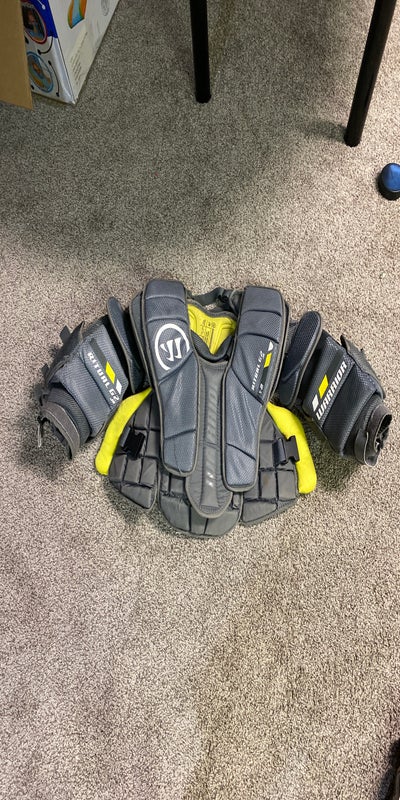 Warrior Ritual G2 JR SM/Medium Hockey Goalie Chest pad SidelineSwap