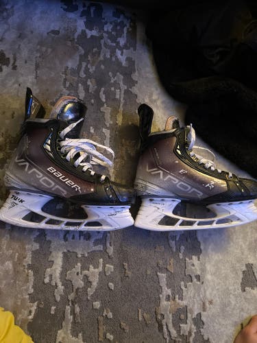 Used Bauer Extra Wide Width  Pro Stock Size 7 Vapor Hyperlite Hockey Skates