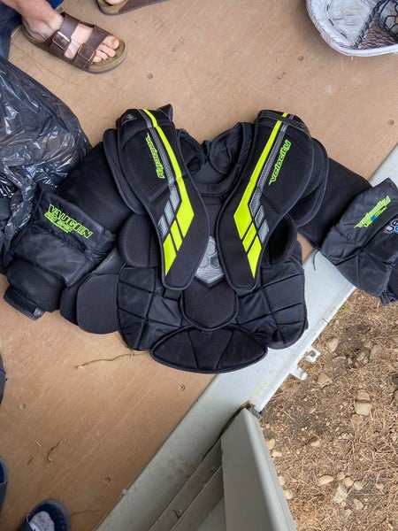 Used Medium Vaughn Velocity VE8 Pro Goalie Chest Protector