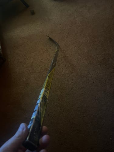 Senior Right Handed PM9  Supreme 1S Hockey Stick