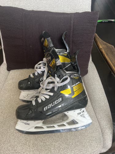 Used Bauer Regular Width  Size 7 Supreme UltraSonic Hockey Skates