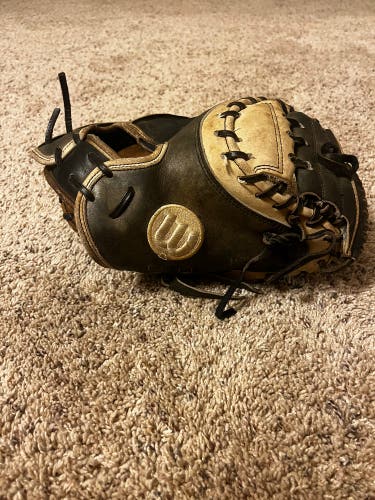 New Right Hand Throw 33" A2000 Baseball Glove