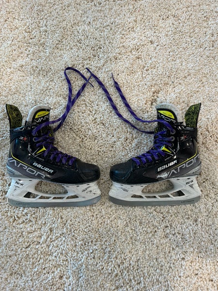 Junior Bauer Regular Width Size 2.5 Vapor 3X Hockey Skates