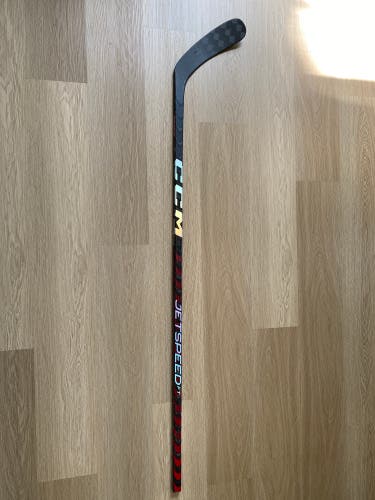 CCM Jetspeed FT5 Pro Hockey Stick (Intermediate Right Handed P29)