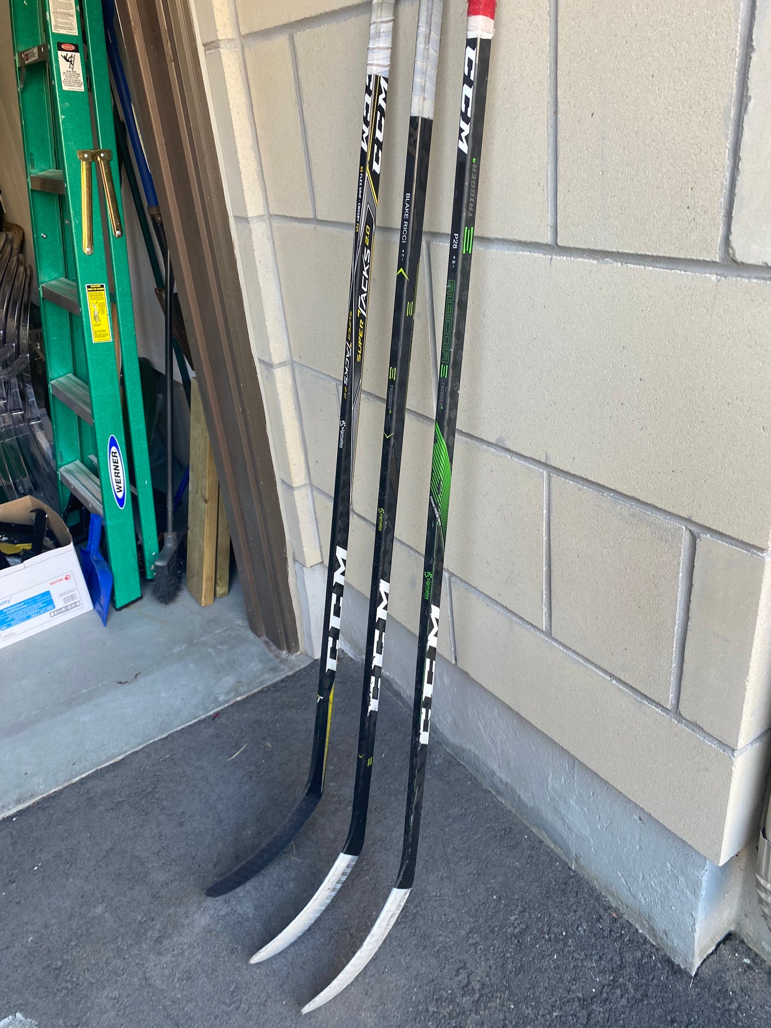 Used CCM 1052 GrooveLite Lefty Hockey Stick – cssportinggoods