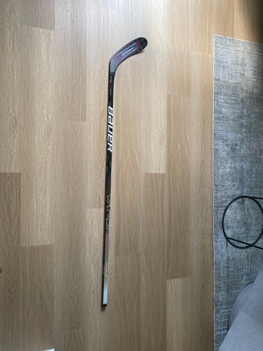 *BRAND NEW* Senior Bauer Vapor Hyperlite (Right Handed 87 Flex, P28)