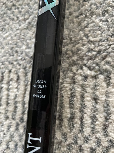 Senior Right Handed P92M Nexus Sync Hockey Stick