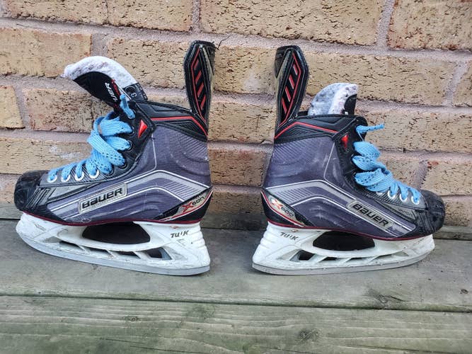 Youth Used Bauer Vapor X600 Hockey Skates Regular Width Size 3