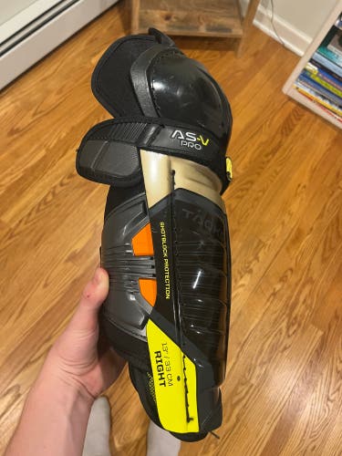 CCM Tacks AS-V Shin Pads
