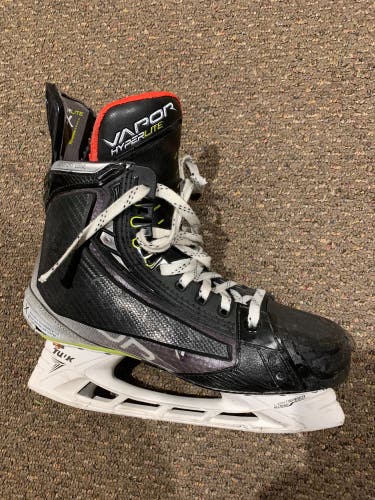 New Bauer Size 5 Vapor Hyperlite Hockey Skates