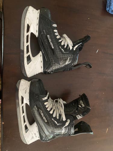 Intermediate Used Bauer Supreme Mach Hockey Skates Regular Width Size 6