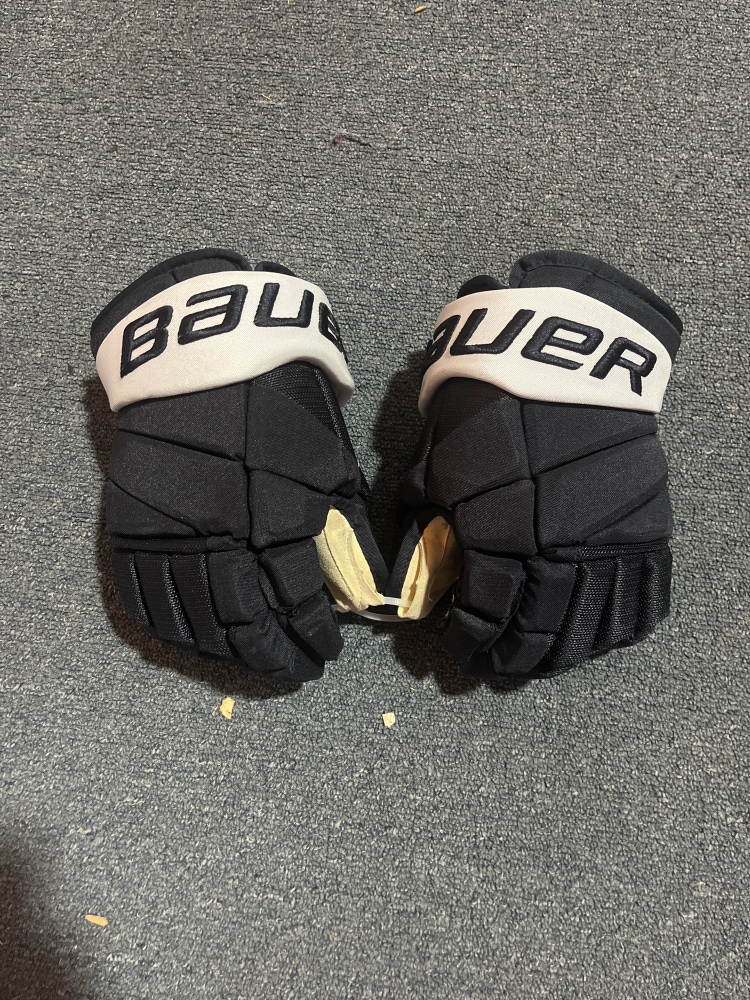 Game Used Navy (WC) Bauer Vapor Hyperlite Pro Stock Gloves Colorado Avalanche Johnson 14”