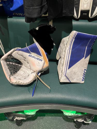 Full Right Bauer Hyperlite Glove And Blocker